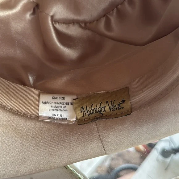 Midnight velvet Vintage brown tan and beige hat with feathers 🪶 - Picture 5 of 6
